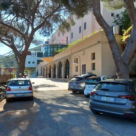 Appartement Grazioso Bilocale Al Primo Piano 3 Posti Letto Con Terrazzino. Piscina Condominiale *