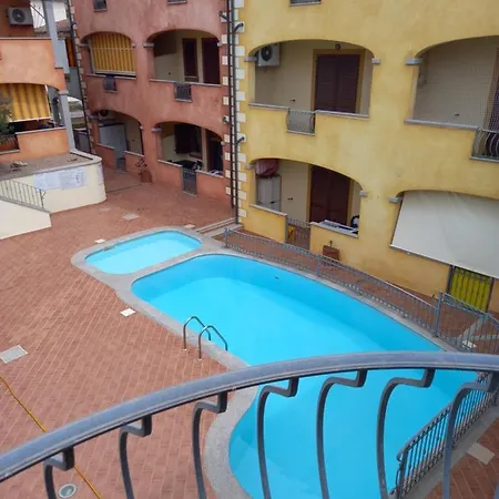 Grazioso Bilocale Al Primo Piano 3 Posti Letto Con Terrazzino. Piscina Condominiale Appartement